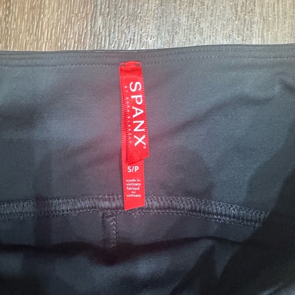 SPANX Faux Leather Leggings - Picture 3 of 4